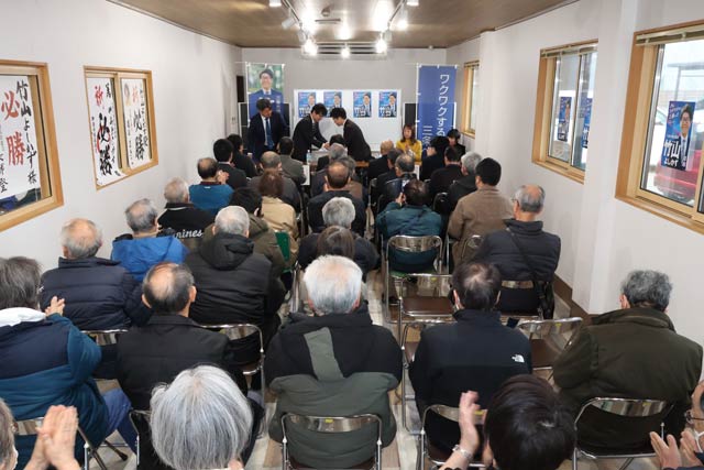 �������J��