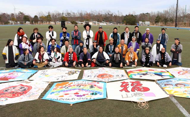 昨年の「SONG OF THE EARTH 311 FUKUSHIMA」に参加した三条凧協会会員ら