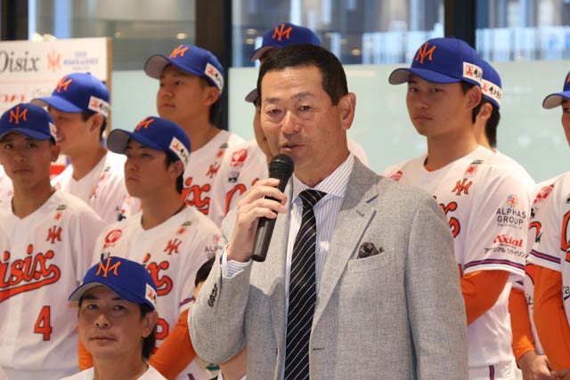 �K�c�^��CBO�����߂ĐV���̃t�@���̑O�Ɂ@�I�C�V�b�N�X�V���A���rBC���o�w������ʌ��J