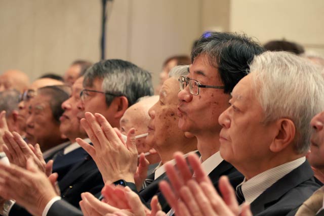 小林元市長、鈴木前市長、南波前副市長