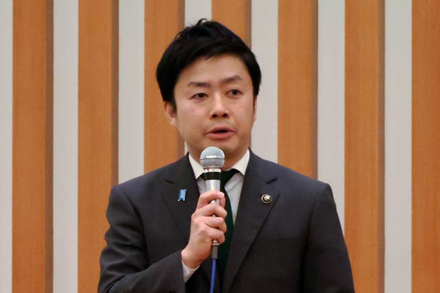 滝沢亮市長
