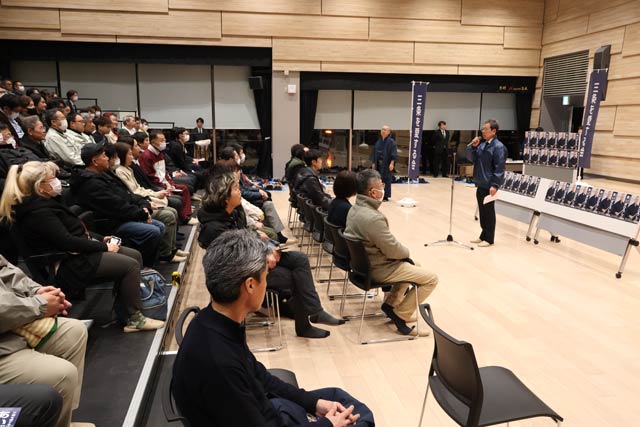 100�l�ȏオ����