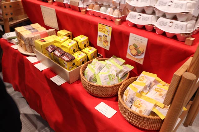 �����g�����ɓ����╶�����̃J�X�e���Ȃǂ��̔�