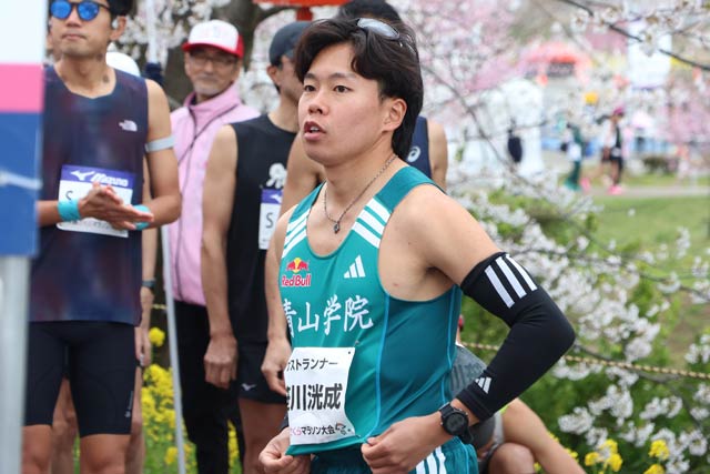 ゲストランナーの燕市出身で青山学院大学陸上競技部の笹川洸成選手