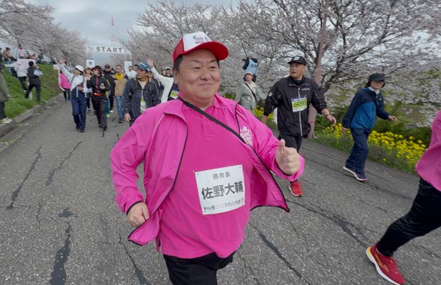 ウォーキング5kmに参加した佐野市長