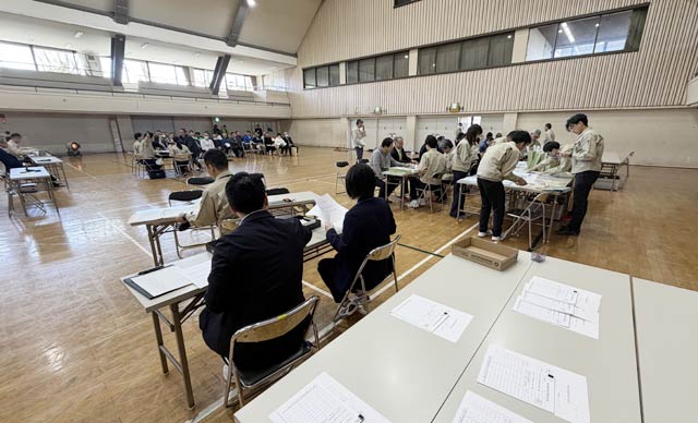 �y�O���s�c�I�z�萔��1���߂�23�l��������͂��o�đI�����