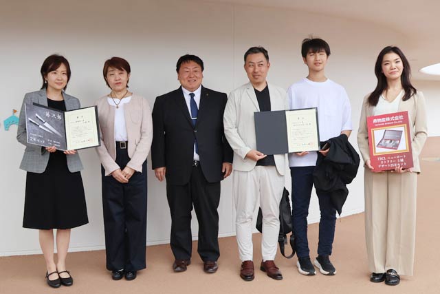 �ƒ�ƐE��́g����āh��\���@���s���΁~�Ƃ����f���G�s�\�[�h�A���[�h�\����4����\��