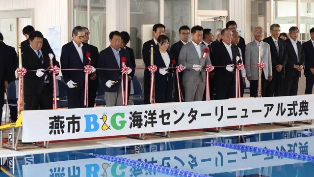 真新しいプールで初泳ぎ　燕市B&G海洋センター屋内プールがリニューアルオープン