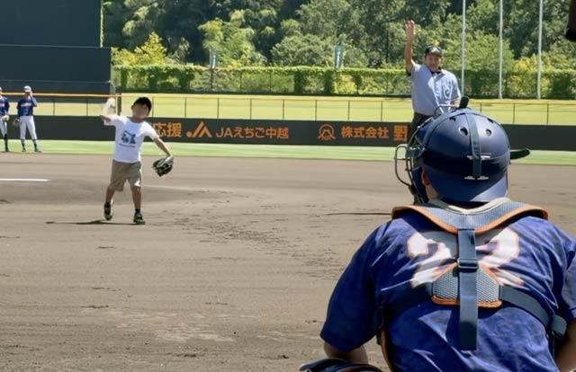 坂井さんが始球式