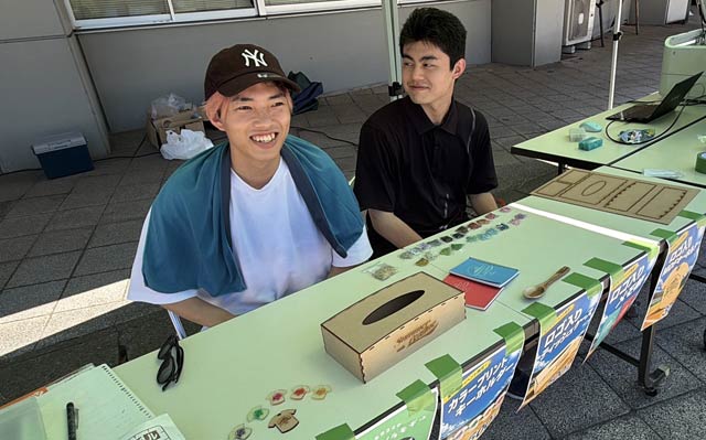 三条市立大学のサークル「雛燕」がコラボグッズを販売