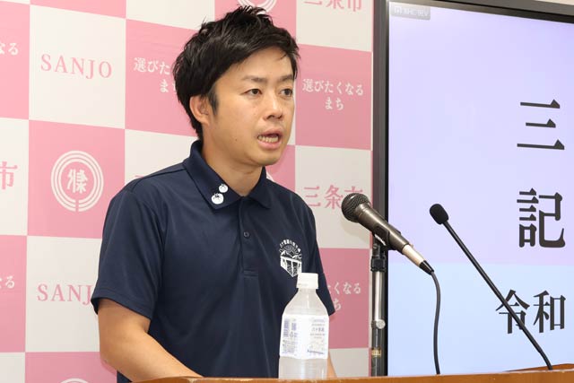 高橋克実さんが三条市PRアンバサダー3期目　八十里越開通へ駅伝改称、限定ラベルなど続々