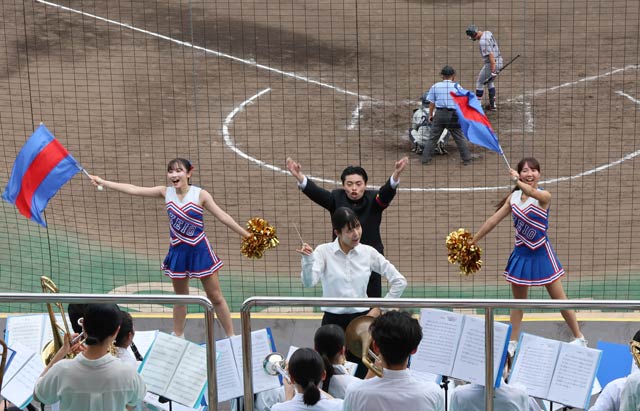 初めて慶明戦の応援合戦で盛り上げる　次世代大学野球サマーリーグ