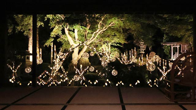 大正の豪農屋敷に浮かぶ竹の灯　椿寿荘で「たがみバンブーブー」の竹あかり