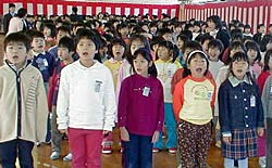 三条市内の小学校で始業式