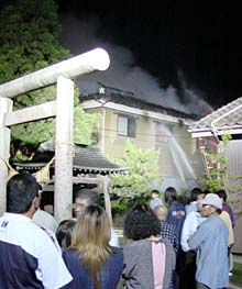 三条市郊外の住宅火災で1棟全焼