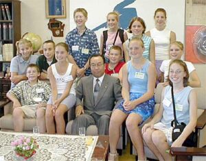米国の親善使節団の中学生が高橋燕市長を表敬訪問