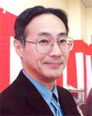 市展賞の顔、工芸、大橋信義さん(51)=燕市=『面刻壺』
