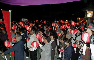 弥彦村制100周年を記念してちょうちん行列