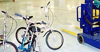 広大な倉庫の“足”は自転車