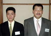 次年度部長に承認された鈴木副部長(左)と五十嵐部長