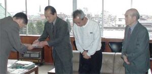 三条よってけ祭り実行委員会三条市に10万円を寄付