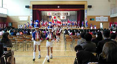 鼓笛隊演奏で華やかに幕を明けた燕南小学校創立40周年記念式典