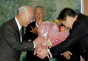 永塚三条市教育長の退任辞令交付式