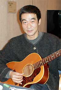“燕”を歌う矢代秀晴さん