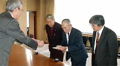 いちばん右が会長の穂苅さん、その隣が高坂さん