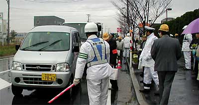 燕商工会議所前で官民一体の街頭指導