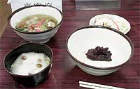 昼食のメニューにさっそくモチが登場