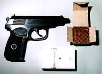 三条の信金職員への強盗致傷事件の容疑者の知人宅でけん銃など発見、押収