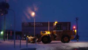 2日から続く雪で仕事始めの4日は除雪作業から