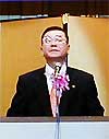 あいさつする高波社長