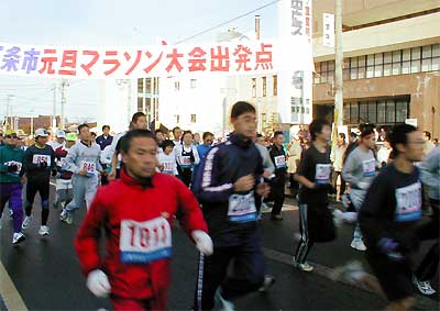 三条市総合体育館前から元旦の三条市を快走