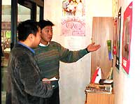 写真を解説する杉本さん