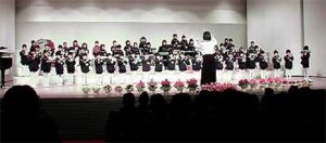 燕の泉保育園と第二保育園がホールで音楽発表会