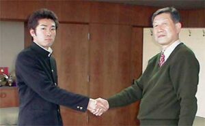 巻農高3年斉藤裕弥さんが台湾で開かれるボクシングのアジア大会出場で三条市長を表敬訪問