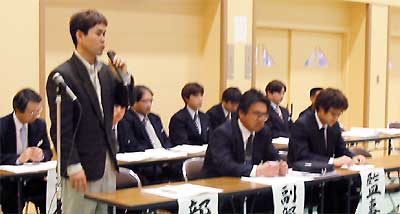 前列左から青年部の中村部長、星野副部長、桑原監事
