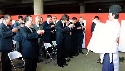 燕中学校体育館増改築工事を前に地鎮祭