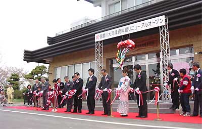 信濃川大河津資料館リニューアルオープンのテープカット