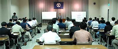 三条エコノミークラブ5月例会で(株)東京商工リサーチ新潟支店情報部長の講演を聴講