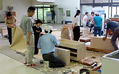 2002加茂・桐たんす展の桐たんす製作体験