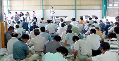 三条市大島地区で開かれた平成14年度日本なし現地研修会