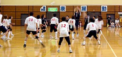 猛暑のなかで三条市PTAバレーボール大会