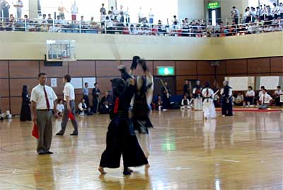 猛暑との戦いともなった三条市で開催の中学校剣道県大会