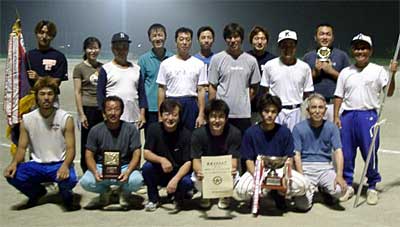 第31回燕市民ナイターソフトボール大会で2連覇を飾った小中川バッファローズ