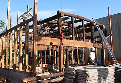 古民家を移築して建設中の弥生商店新店舗