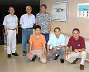 展示作業を終わって会員で記念撮影