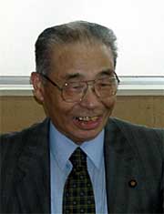 表彰を受けて笑顔の金子さん